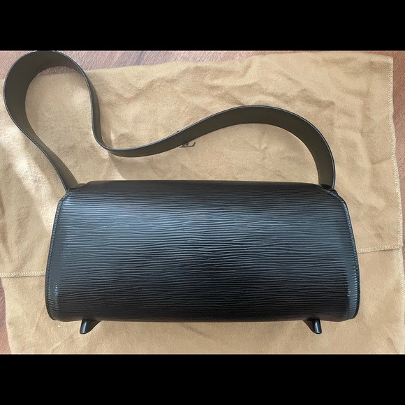 Authentic Louis Vuitton rare Epi Nocturne PM - Picture 4 of 13